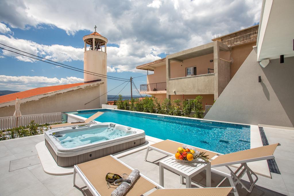 Villa Mandalinic أوميس المظهر الخارجي الصورة